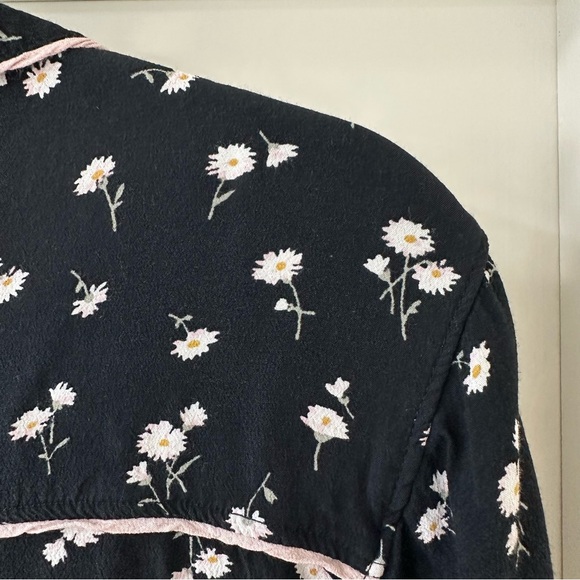 Abercrombie & Fitch Black Floral Button Down Blouse with Pockets, Size M - Picture 8 of 8